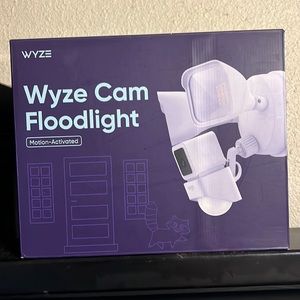 Outdoor floodlight cam